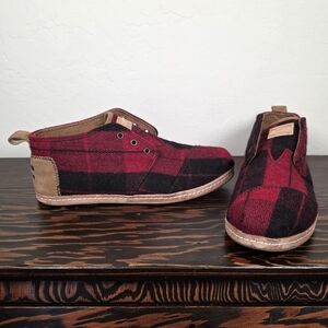 TOMS Wool Plaid Chukka Shoes Red Black Buffalo Check Women’s 8